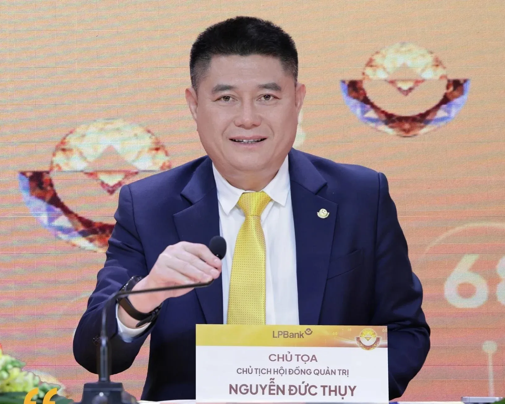 Ông Nguyễn Đức Thụy trong vai Chủ tịch LPBank