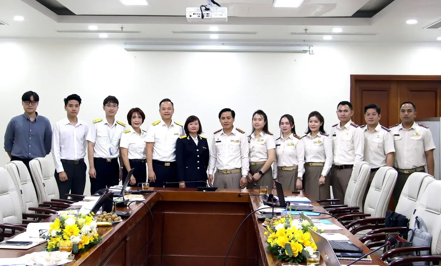 302 Billion-Revenue Companies Report Losses, Tax Bureau Steps In