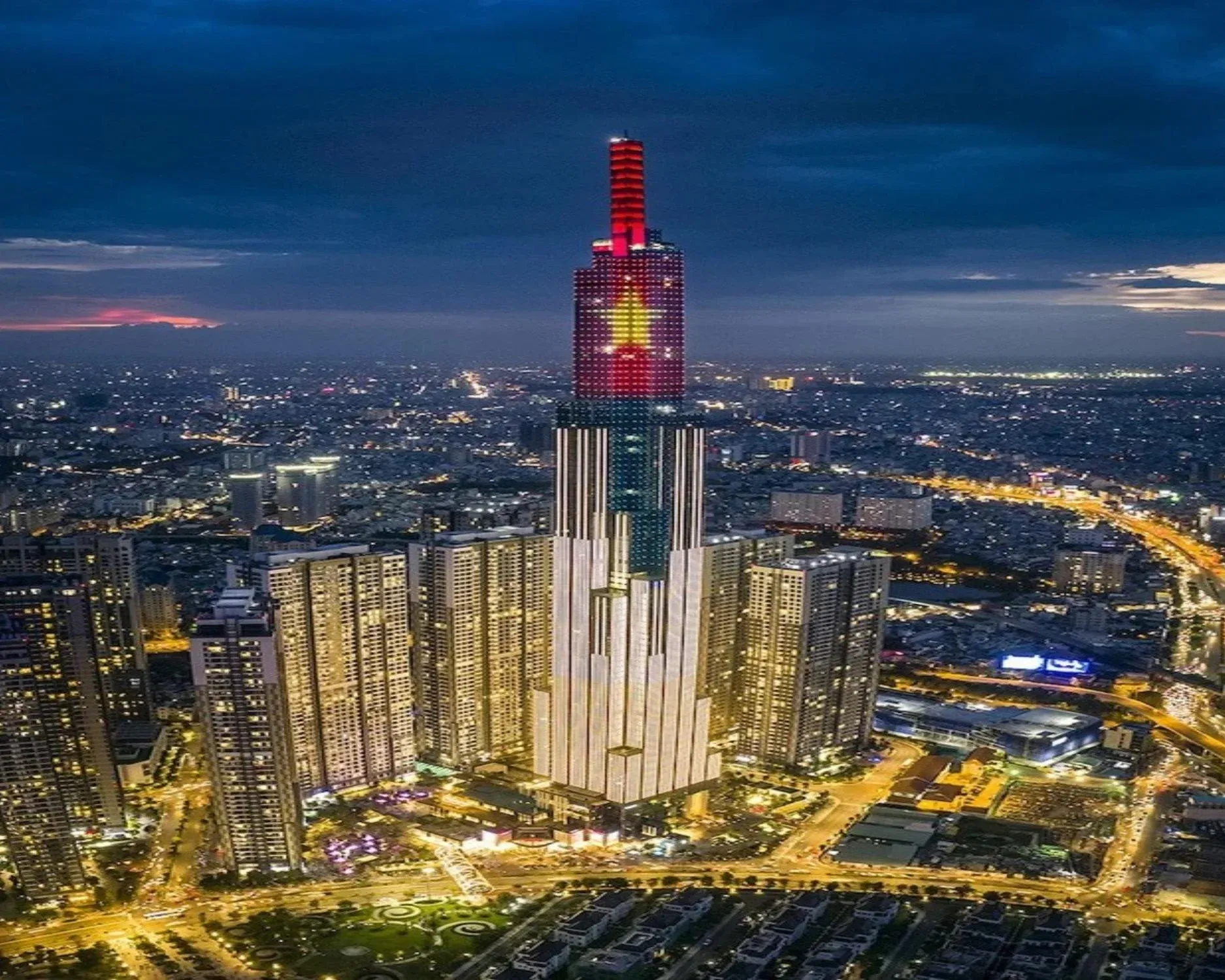 VN-Index giữ 1.825: Một mình VIC cân 3 trụ đảo chiều