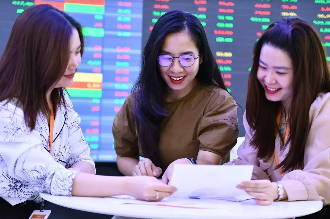 VND 13,700 Billion in Real Estate Bonds Maturing in April — The Real Risk Behind the Rally