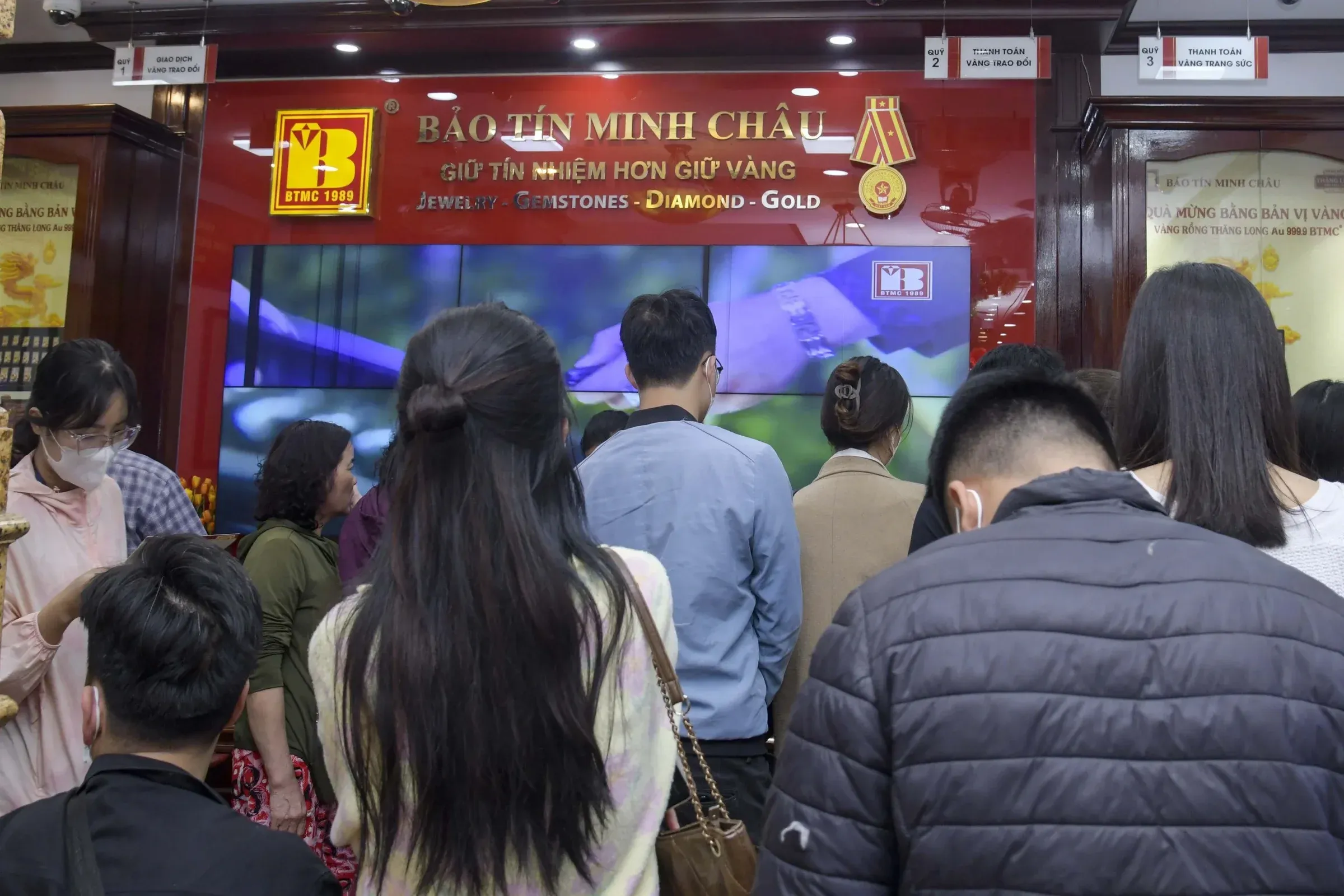 Bao Tin Minh Chau Raided, HanaGold Freezes Withdrawals — Where Does the Real Risk Lie?