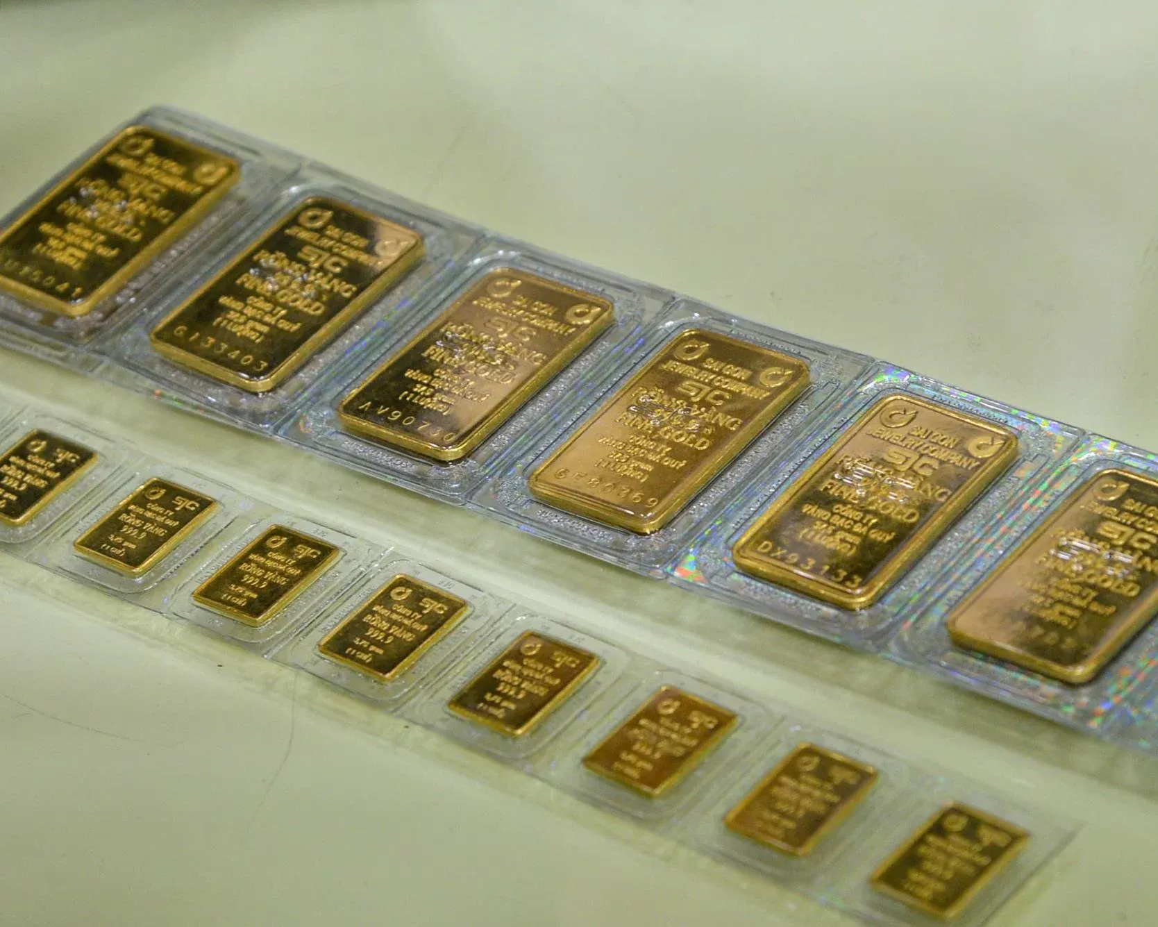 Vàng miếng SJC trong két