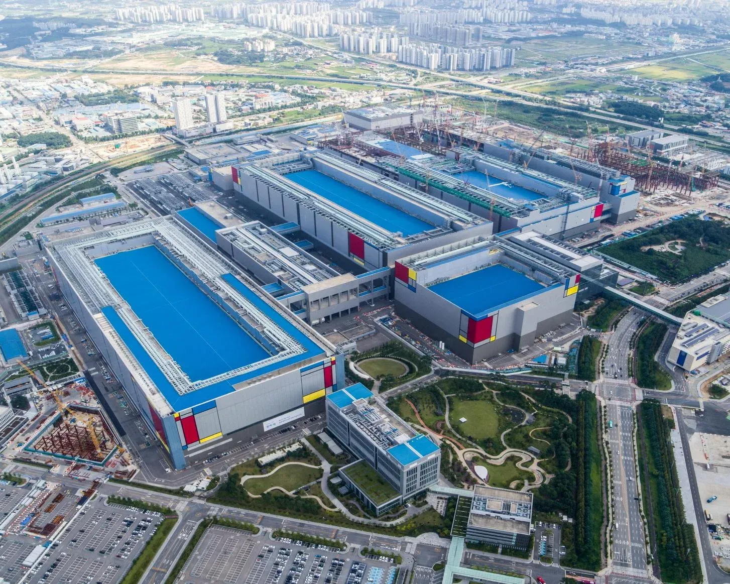 HBM4 Sold Out for 2026, Samsung Hit by 18-Day Strike