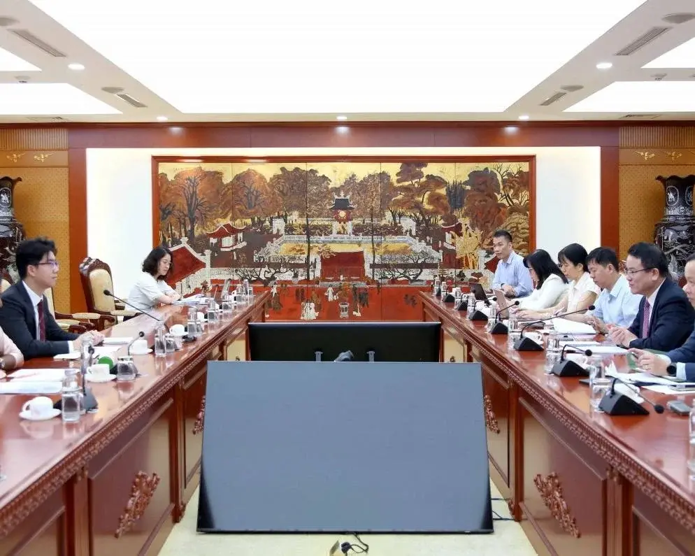 Vay 970.000 tỷ 2026: Ba áp lực giữ lãi suất đi ngang