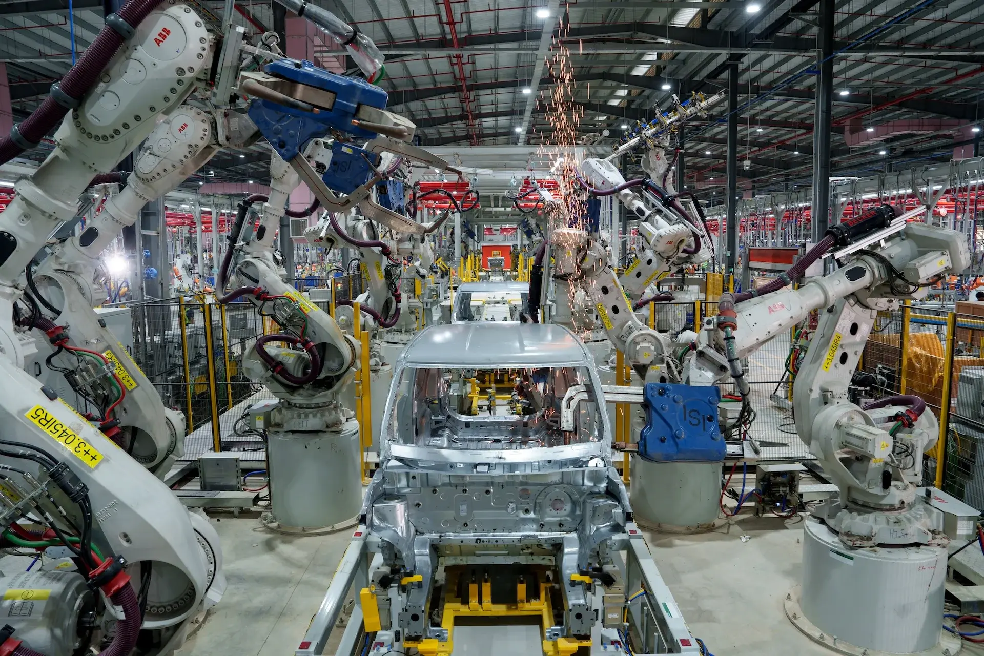 Vingroup Targets Record 25,000 Billion VND Profit, Vinhomes Carries the Ecosystem