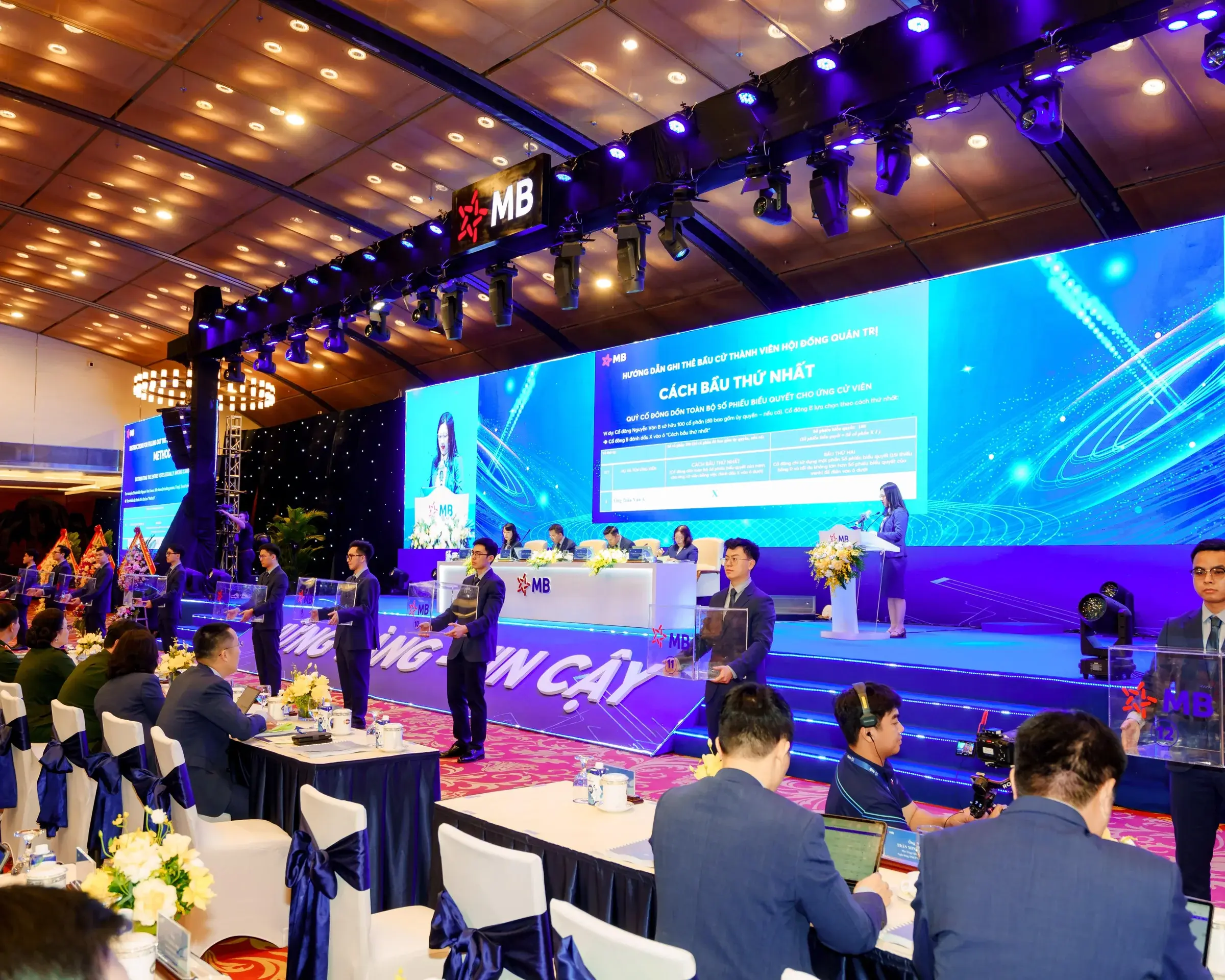 MB thừa nhận thiếu tiền: Ba cơ chế đang nén NIM ngân hàng 2026