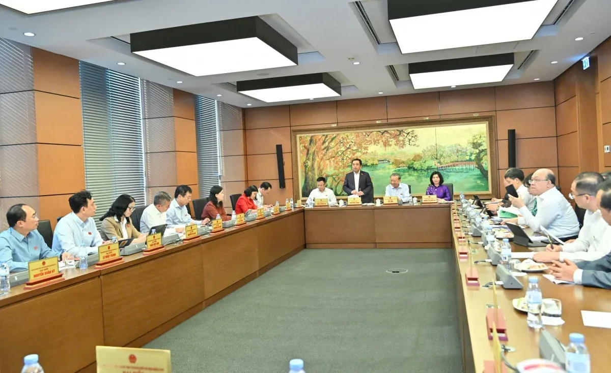 New SBV Governor Summons 46 Banks, 10% Rates Fading