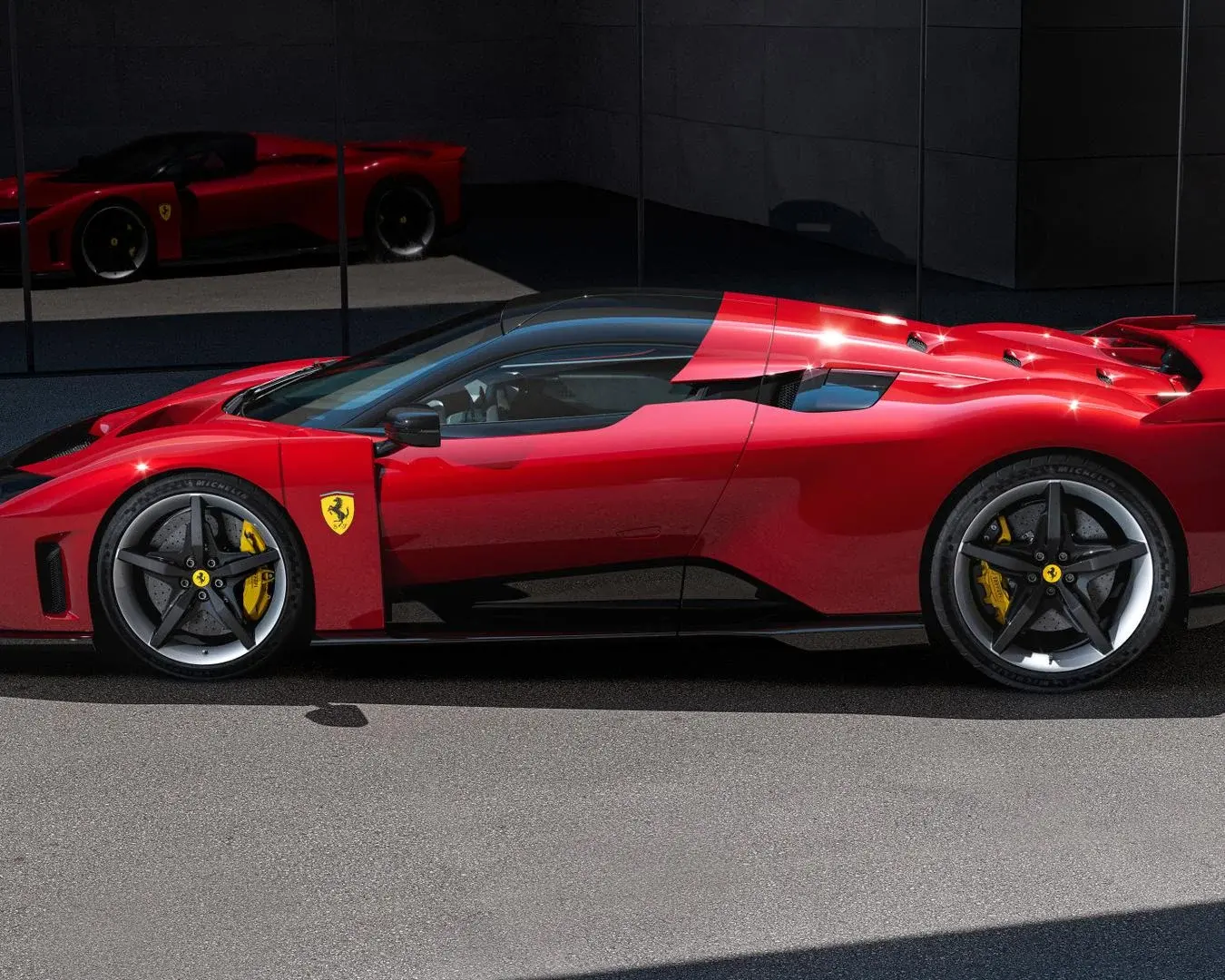 Ferrari Luce ra mắt: RACE giảm 6%, bài học định giá xa xỉ