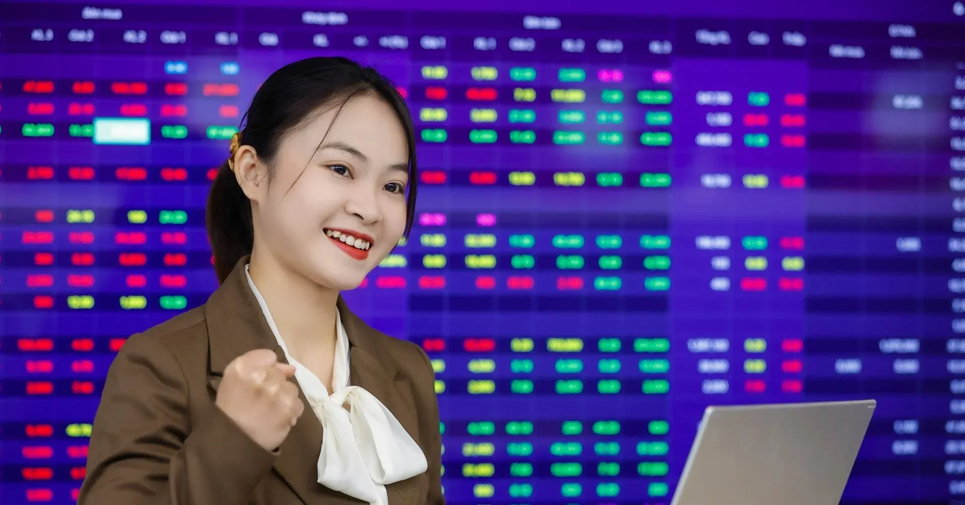 Vietnam Brokerage Margin Hits VND 415T, Three Near 200% Cap