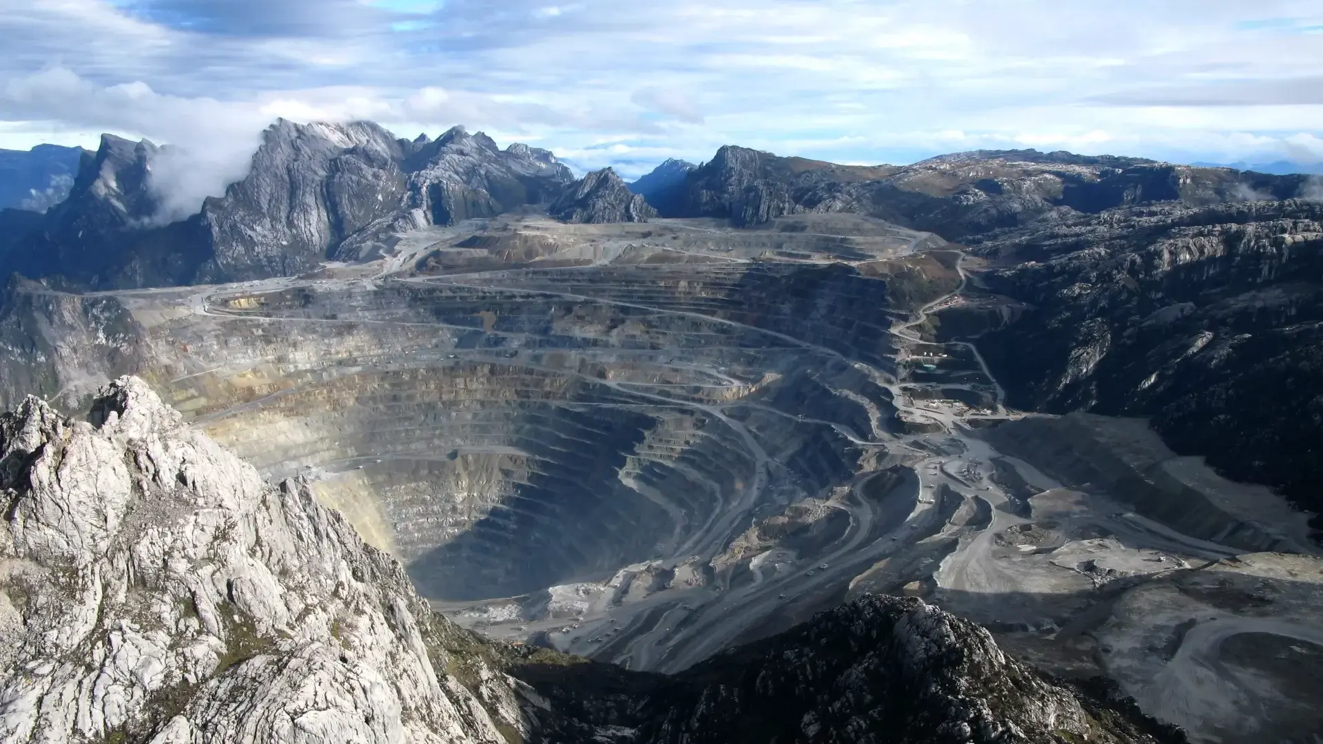 Copper Hits $13,943/t Record: The Grid, Not AI, Drives the Rally
