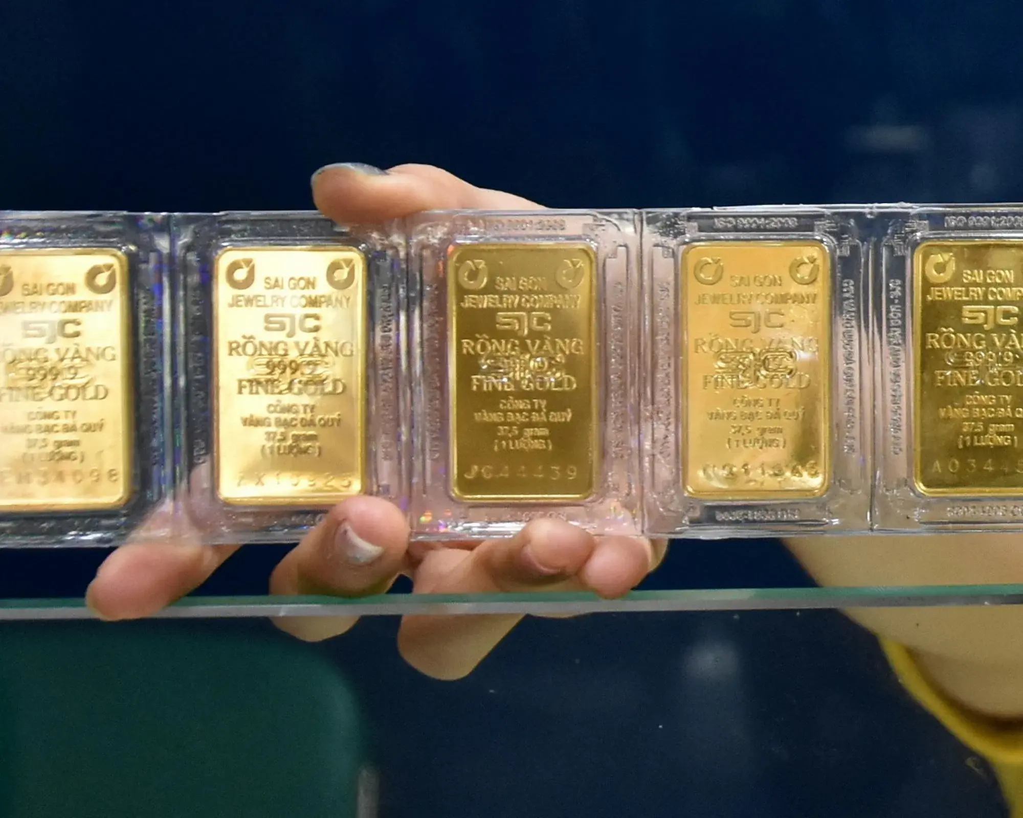 Vàng giảm 22% giữa chiến tranh: 3 cơ chế cần hiểu