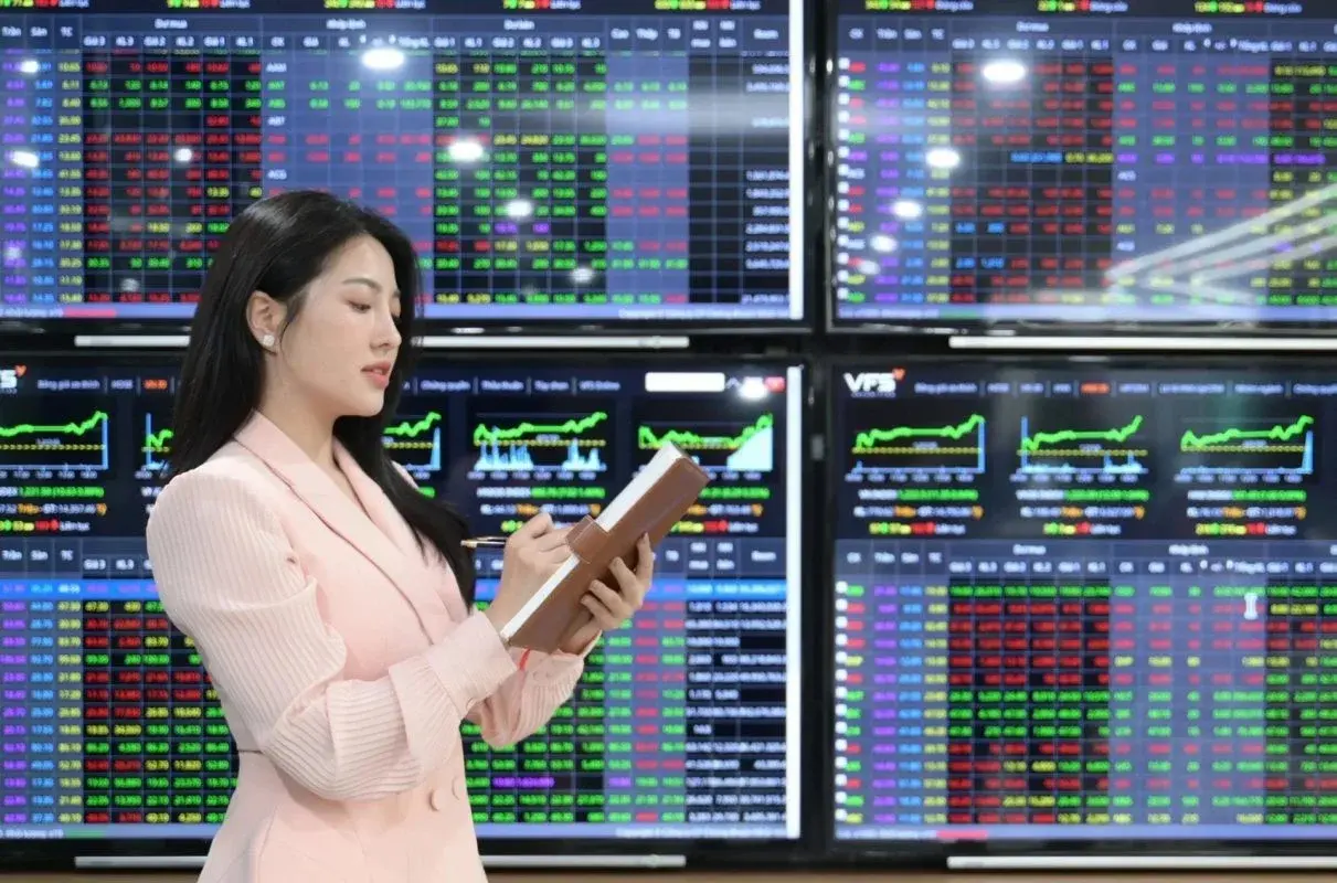 VN-Index Turns Green, but Money Is Still Fragmented