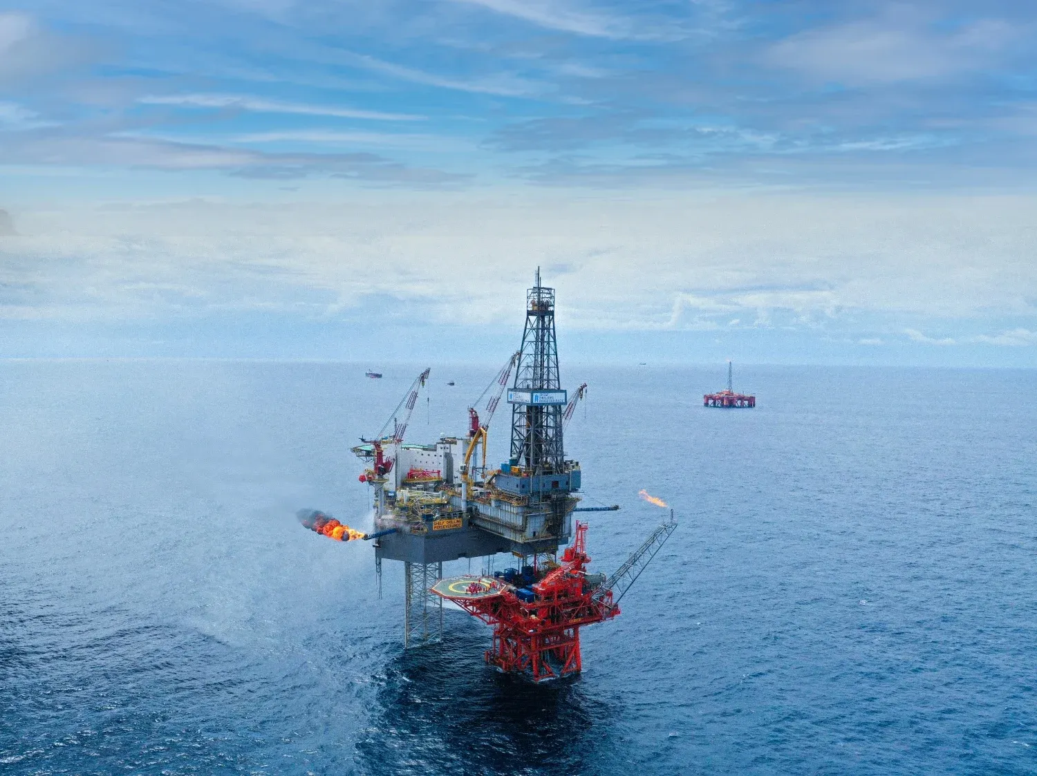 Oil Down 12%: Nikkei Hits Record, Vietnam Oil Stocks Sell Off