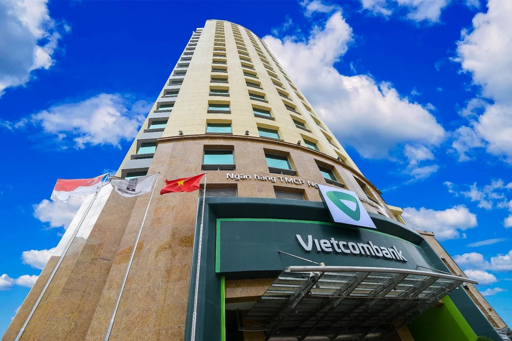 VCB: Doubtful Loans Up 7x, Overall NPL Stays at 0.62%