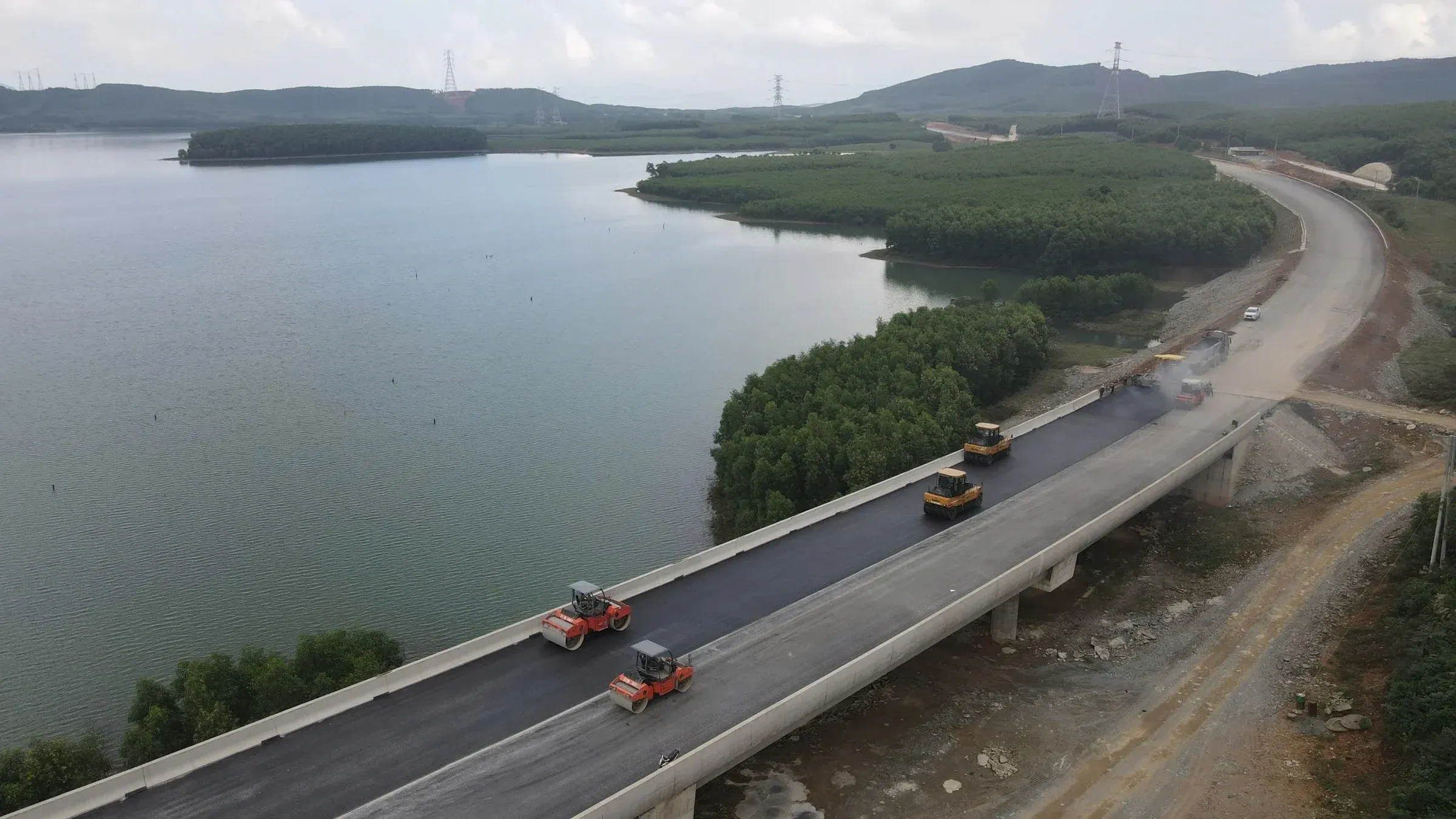 Vietnam's $330B Public Investment: Three Groups, Three Roles