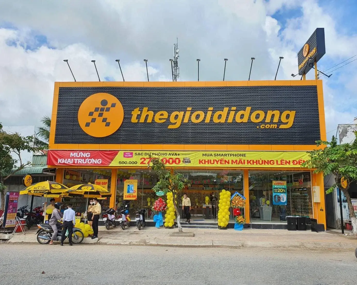 Bán lẻ +1,27% phiên 17/4: Một mình MWG gánh cả rổ