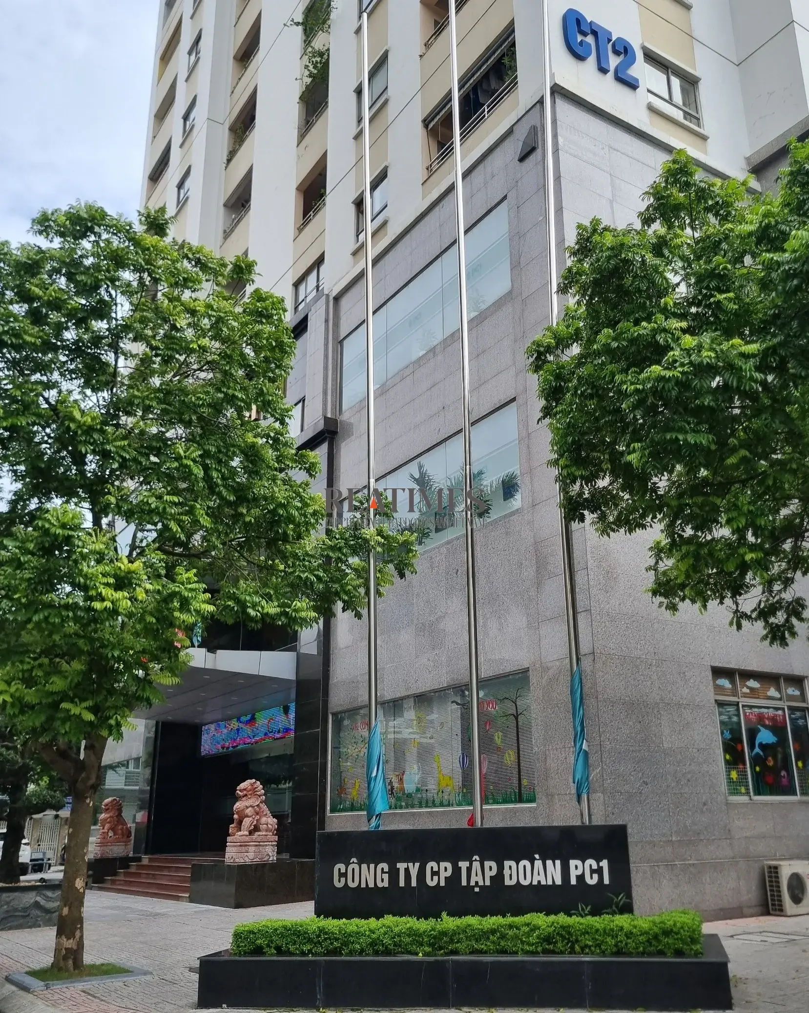 PC1 locked at floor: When legal risk drags the whole power basket