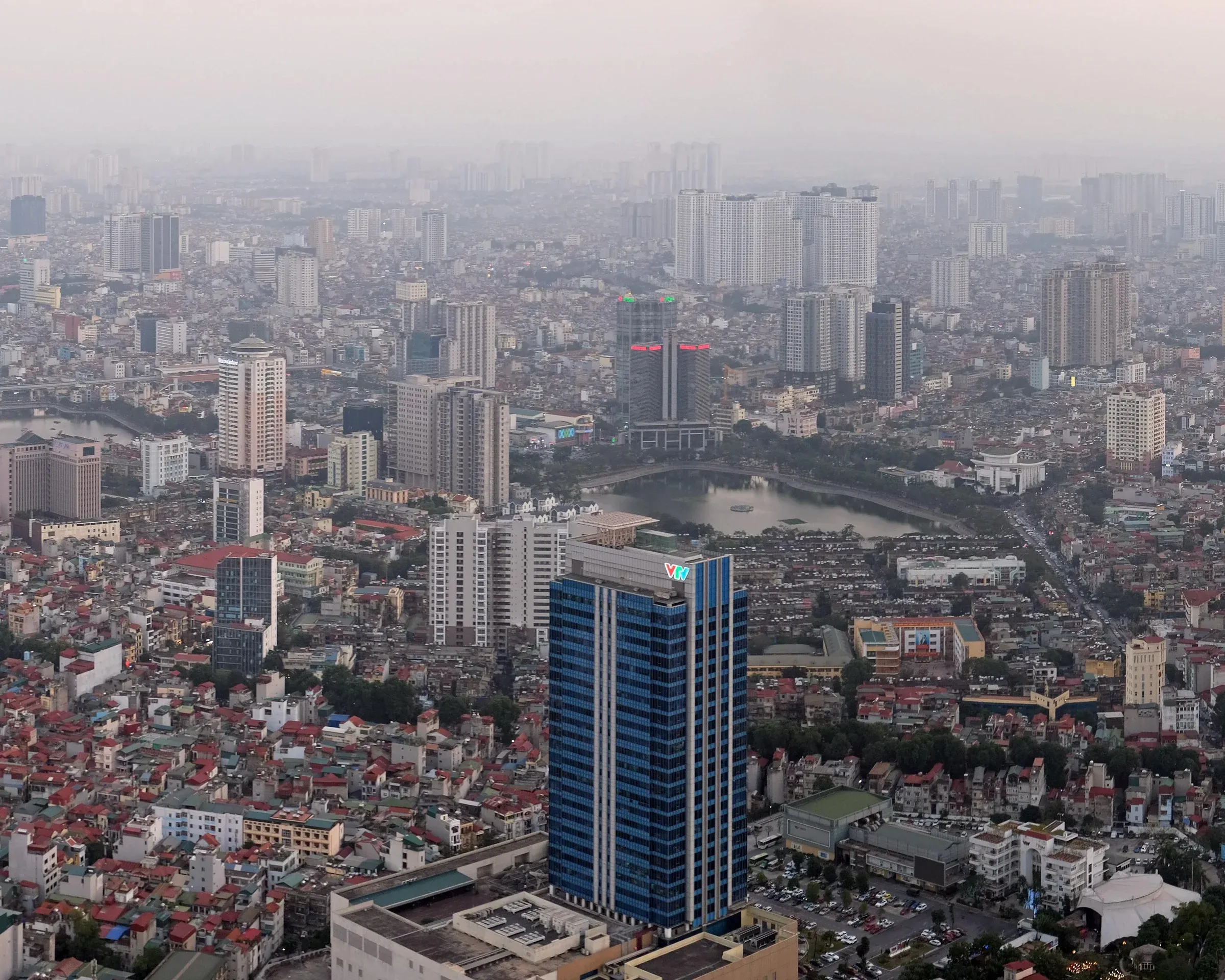 VND 305 Trillion in Banks: Cash Strategy Map of 6 Major Corporations