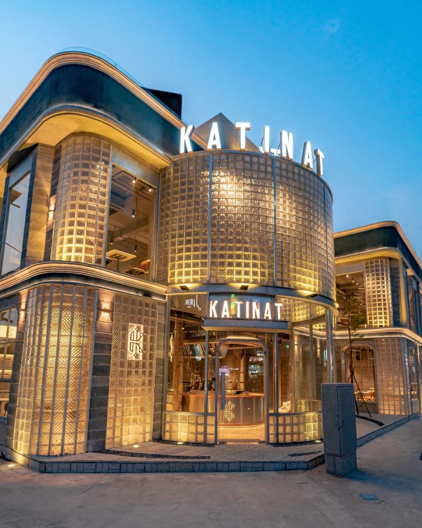 VCI jumps 4.23% on FTSE day as Chairman's wife quietly files to sell $18M