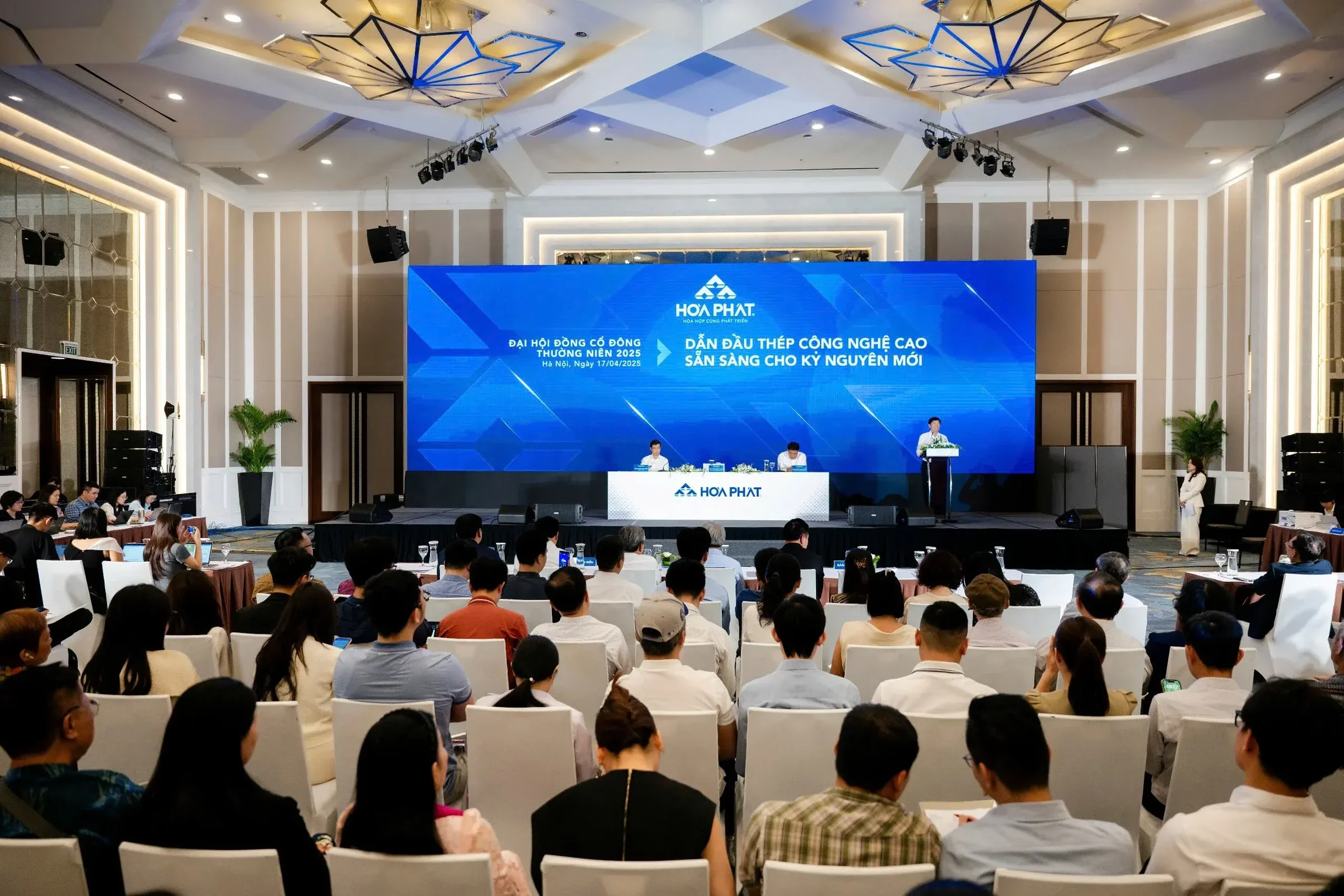 Ba CEO từ chối khuyến nghị, bầu Đức kêu gọi xuống tiền