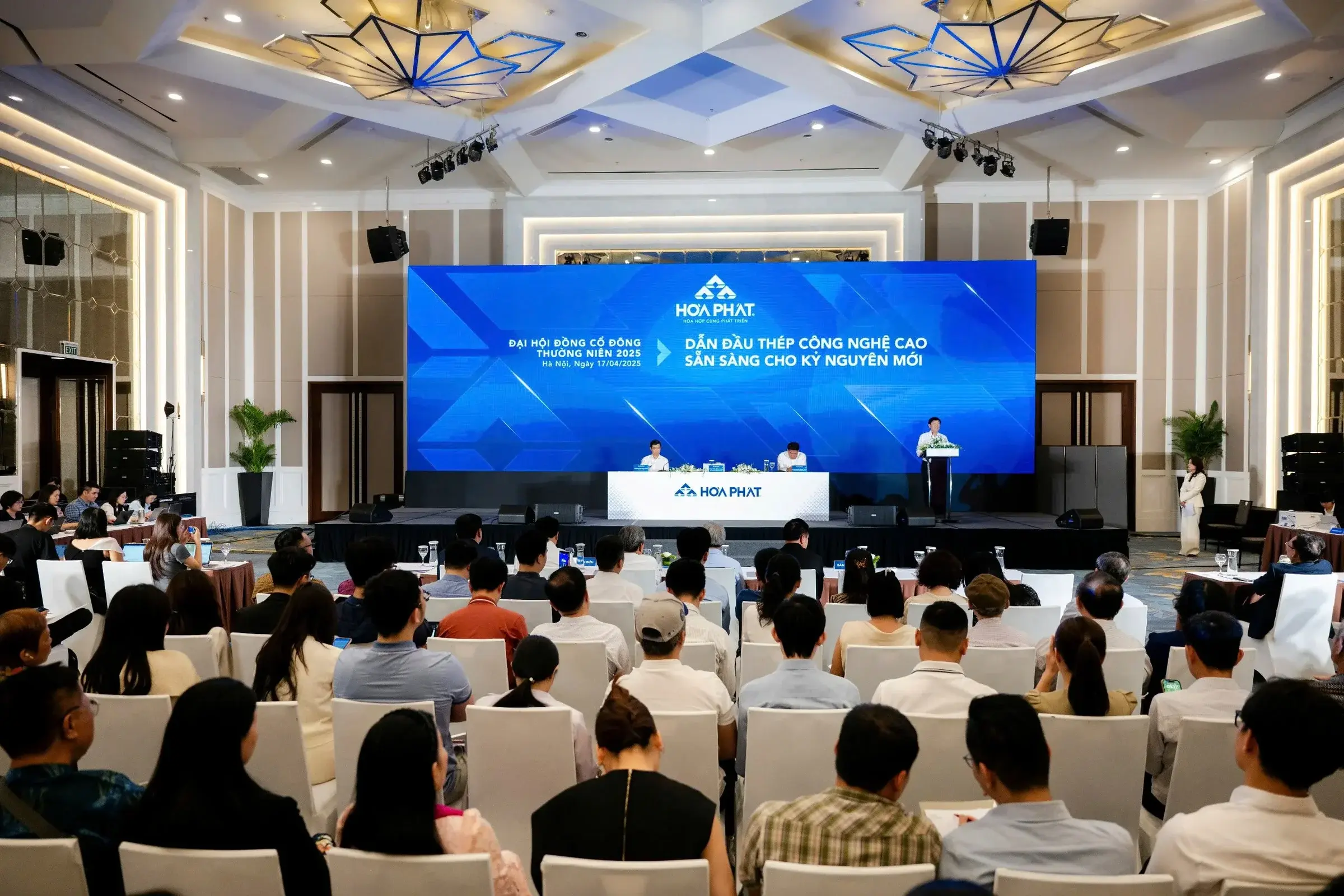 Ba CEO từ chối khuyến nghị, bầu Đức kêu gọi xuống tiền