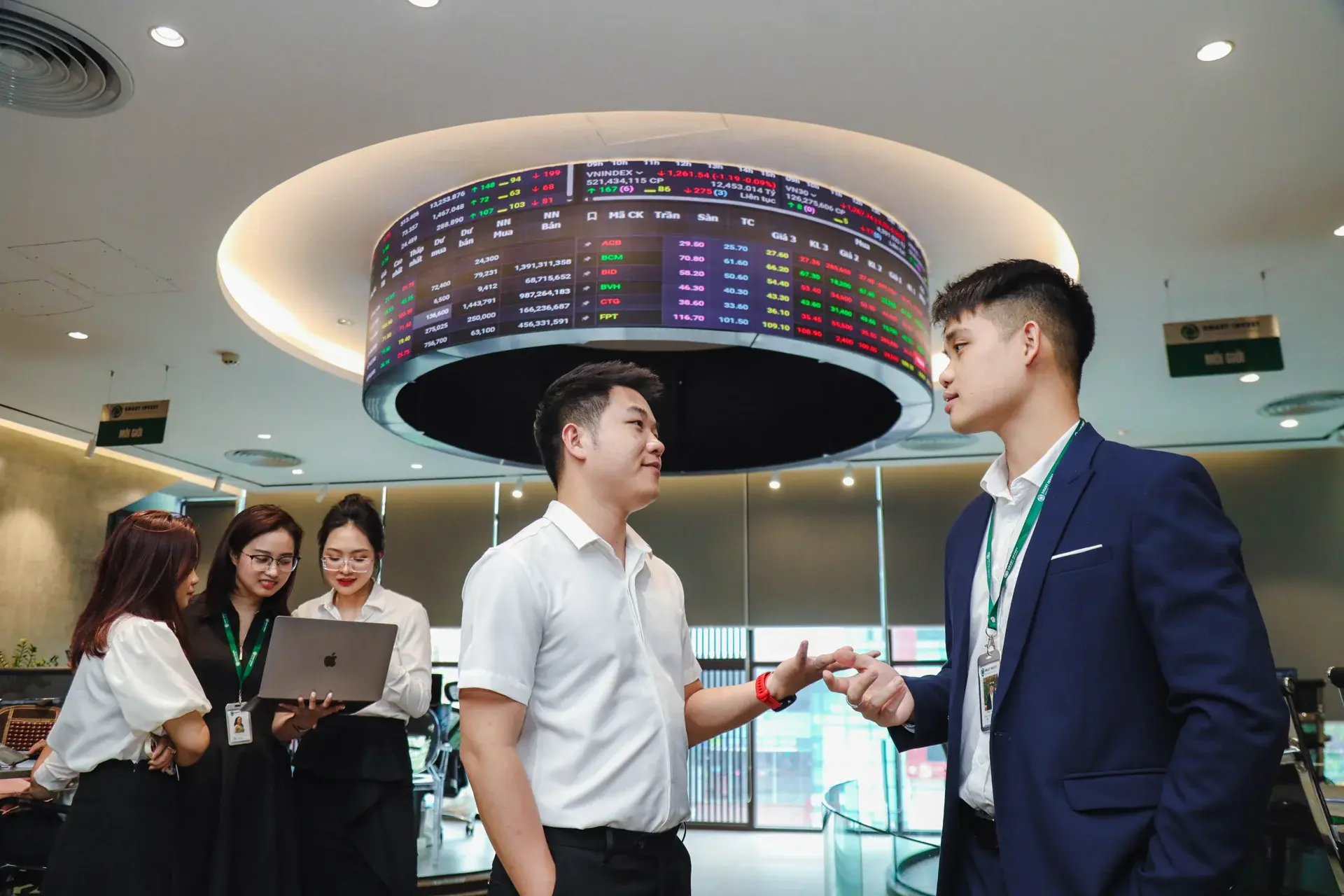 VN-Index +10.7%, SJC Gold -3.5%: April 2026 Scorecard