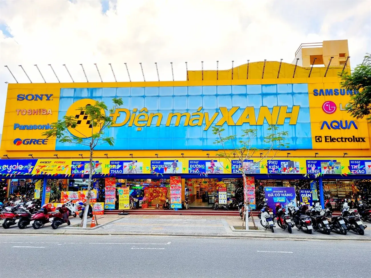 Dien May Xanh IPO Raises VND 14,360B: All Proceeds Go to Debt