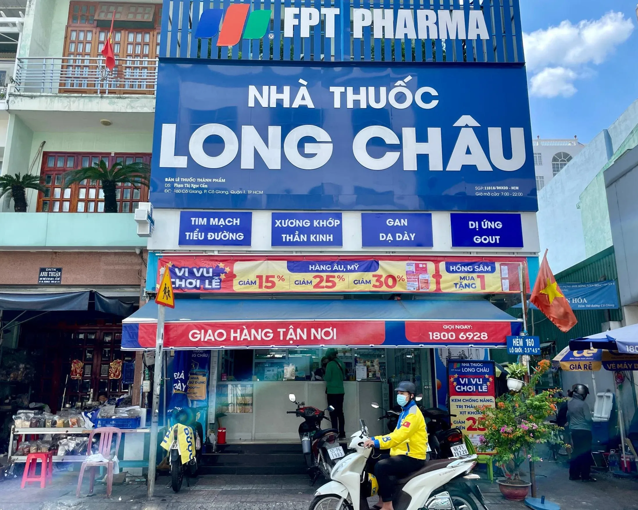 Long Chau pharmacy — the engine producing 83% of FRT's EBITDA