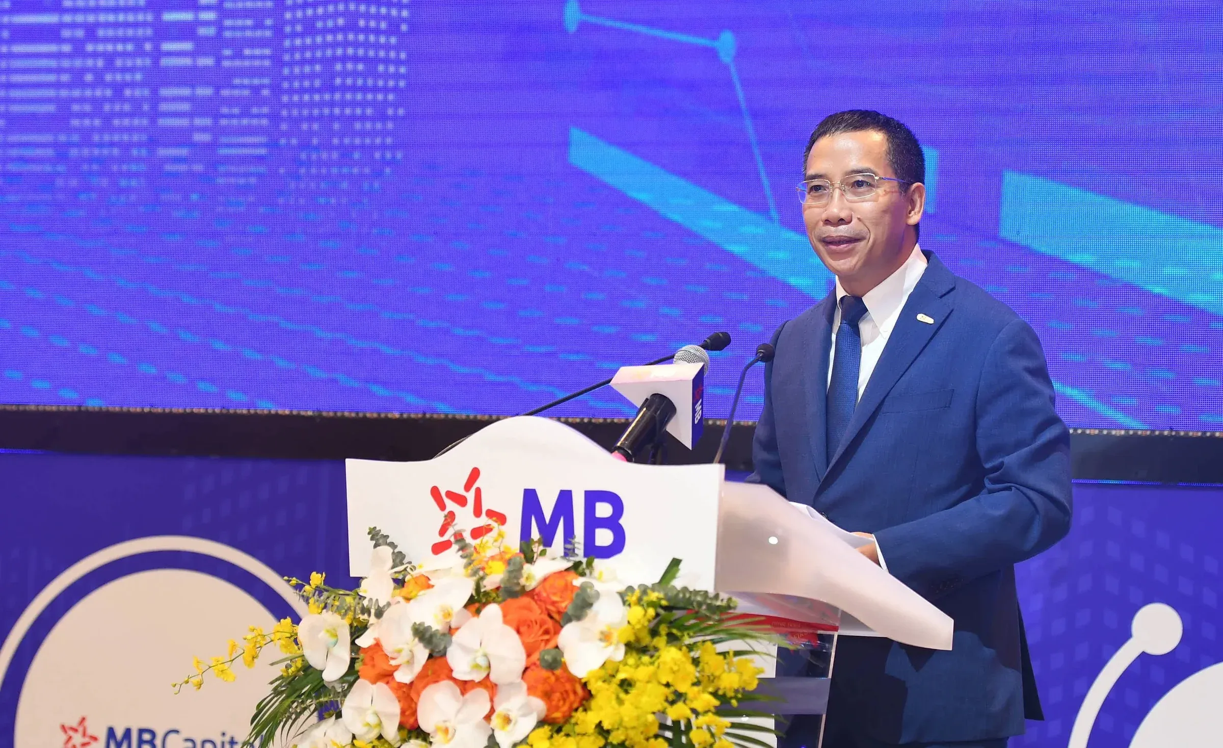 MB CEO Pham Nhu Anh speaking at a corporate event
