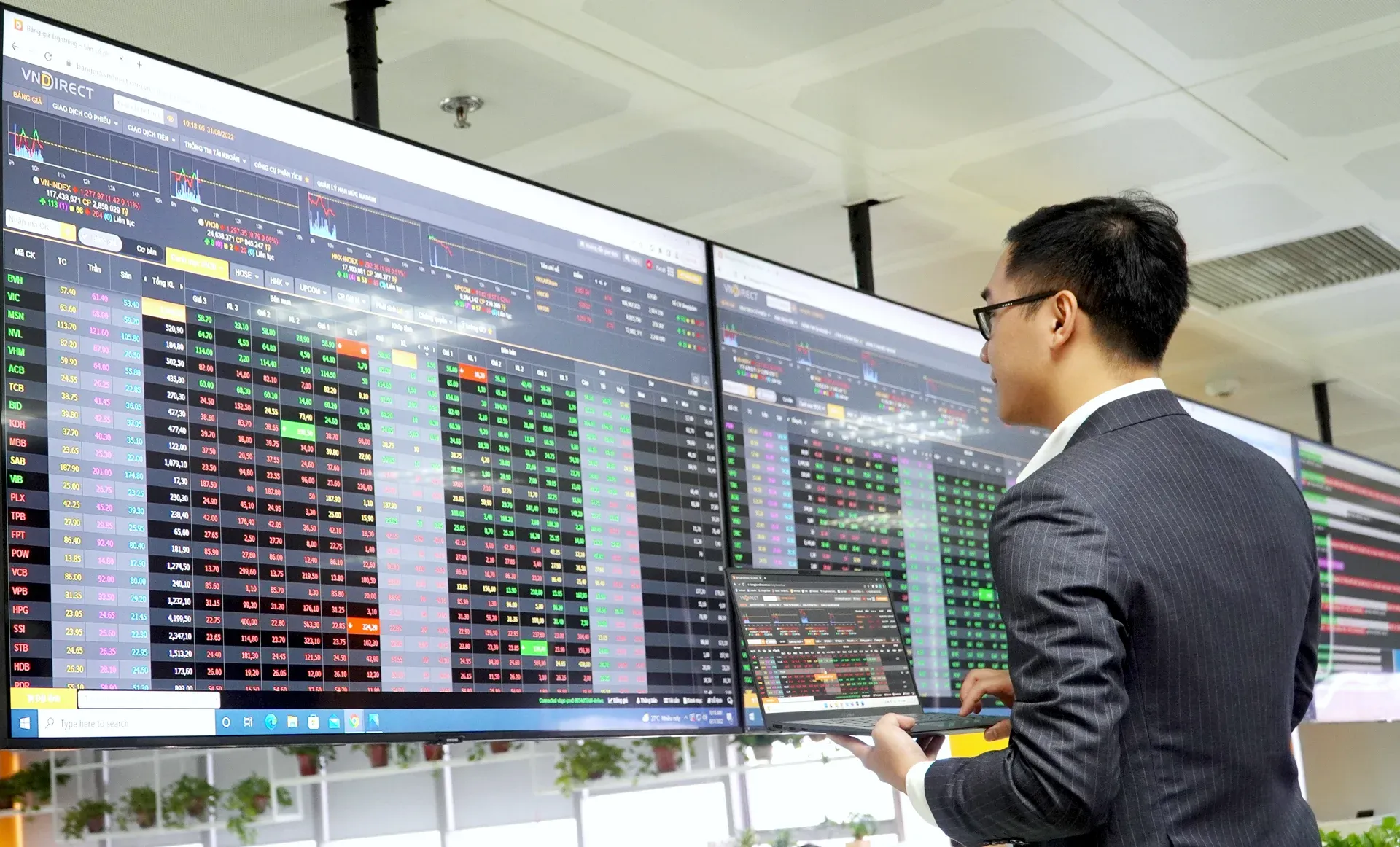 Vietnamese trading floor on 8 April