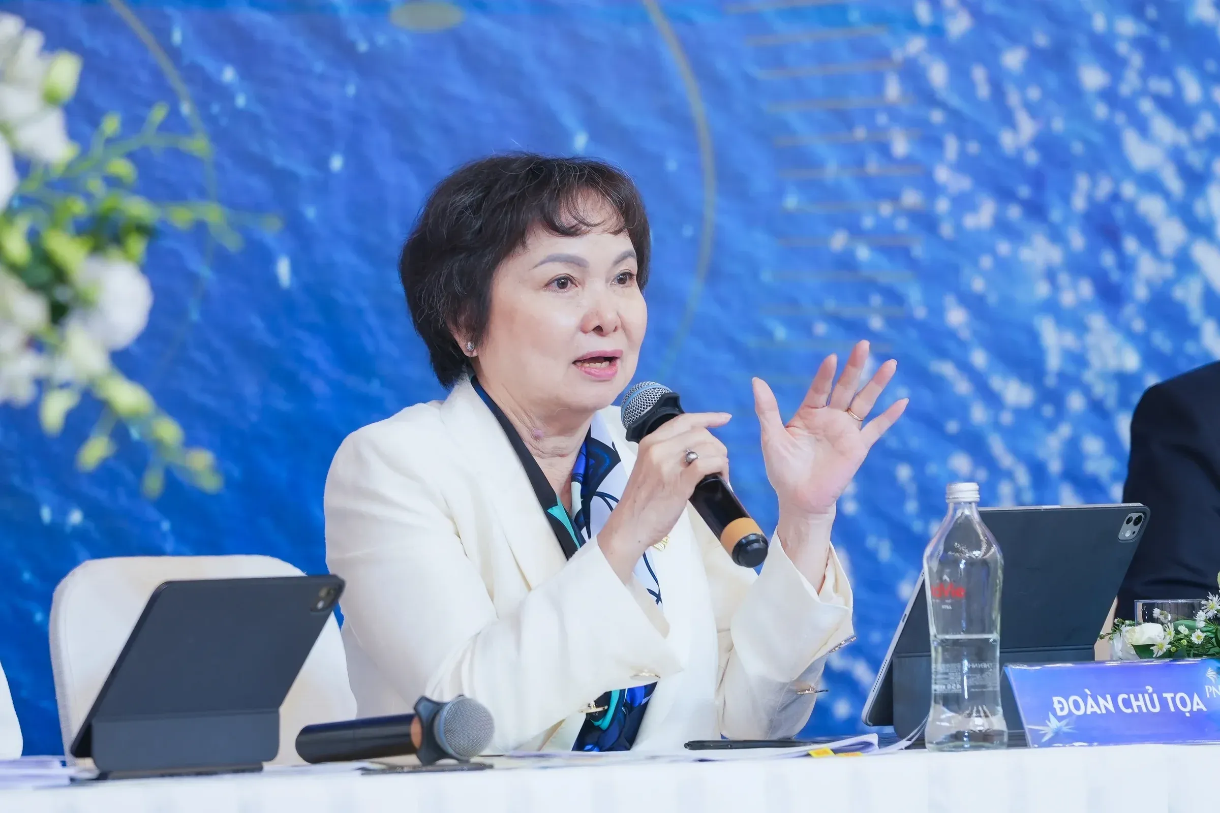 PNJ Chairwoman Cao Thi Ngoc Dung at the AGM