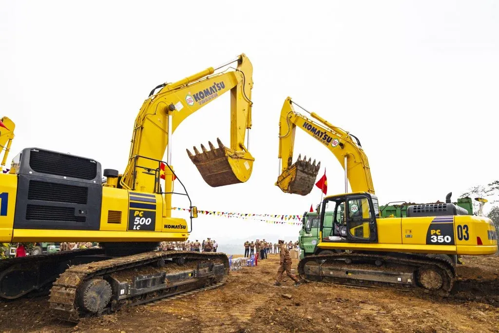 Large-scale apatite mining operations in Lao Cai province