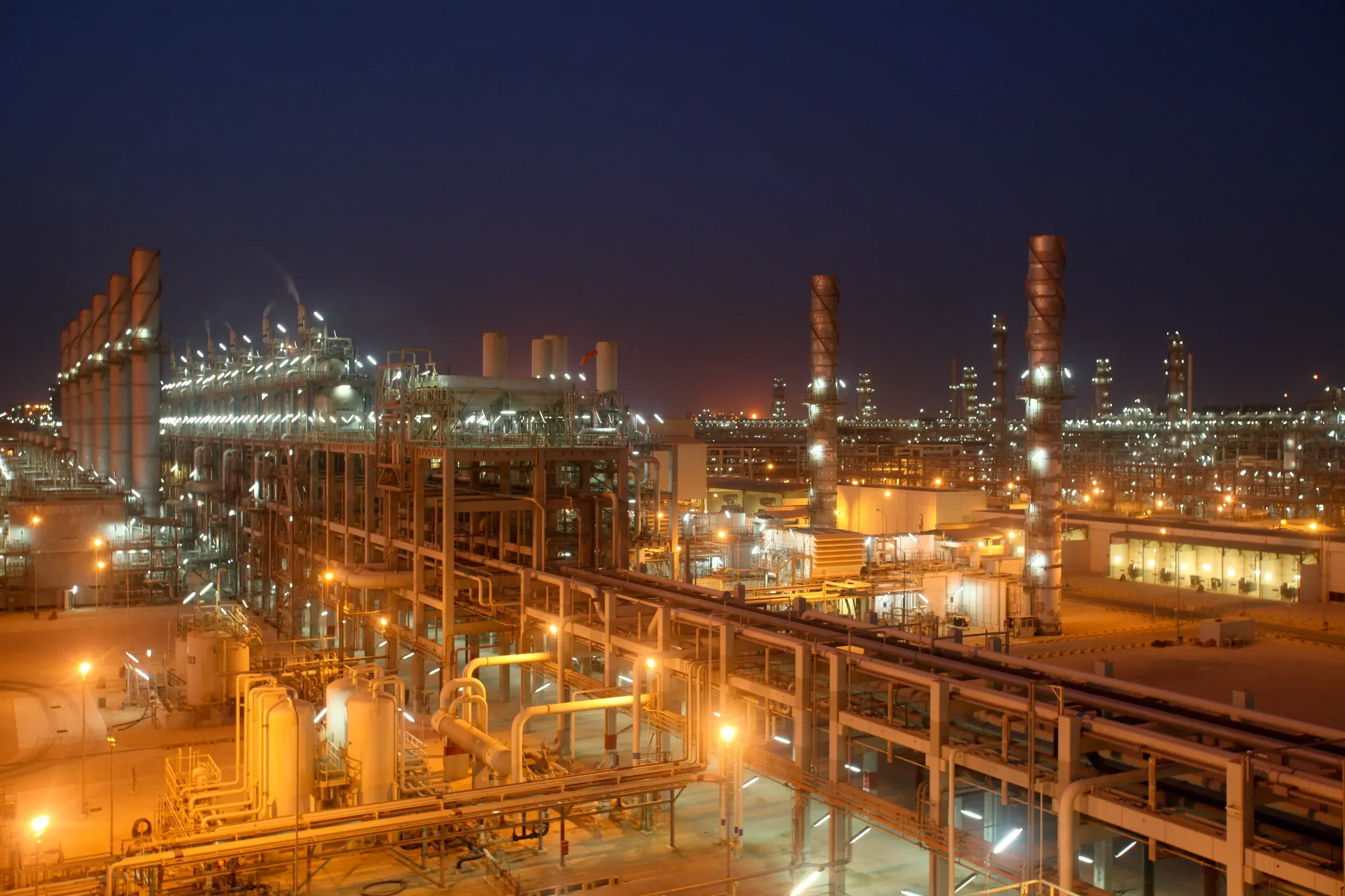 Large-scale LNG liquefaction facility — illustrative of the Ras Laffan hub