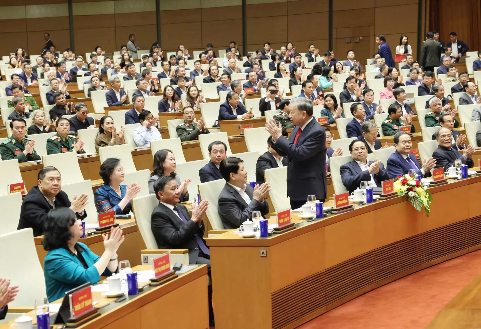 Vietnam's Party leadership meeting on state economic development policy