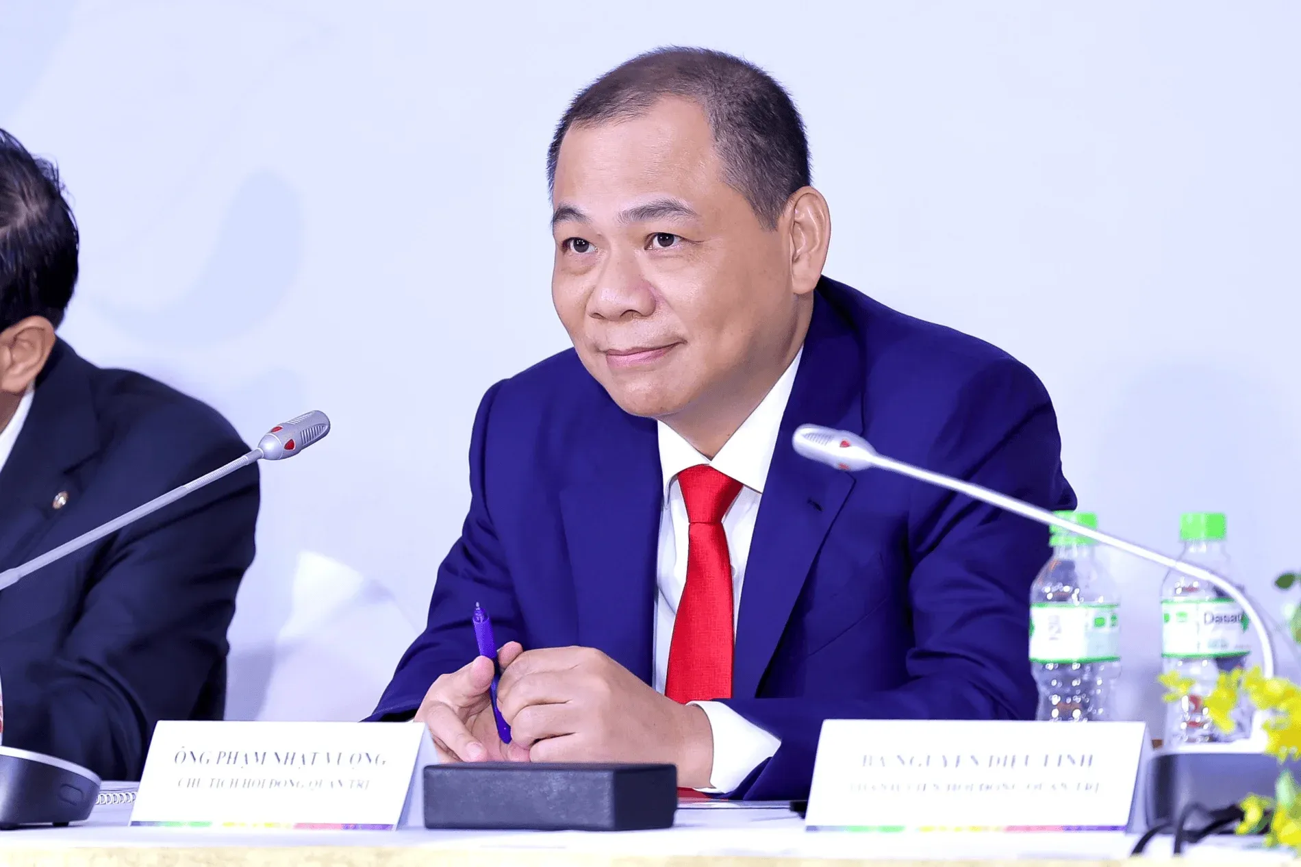Chairman Pham Nhat Vuong at a Vingroup event