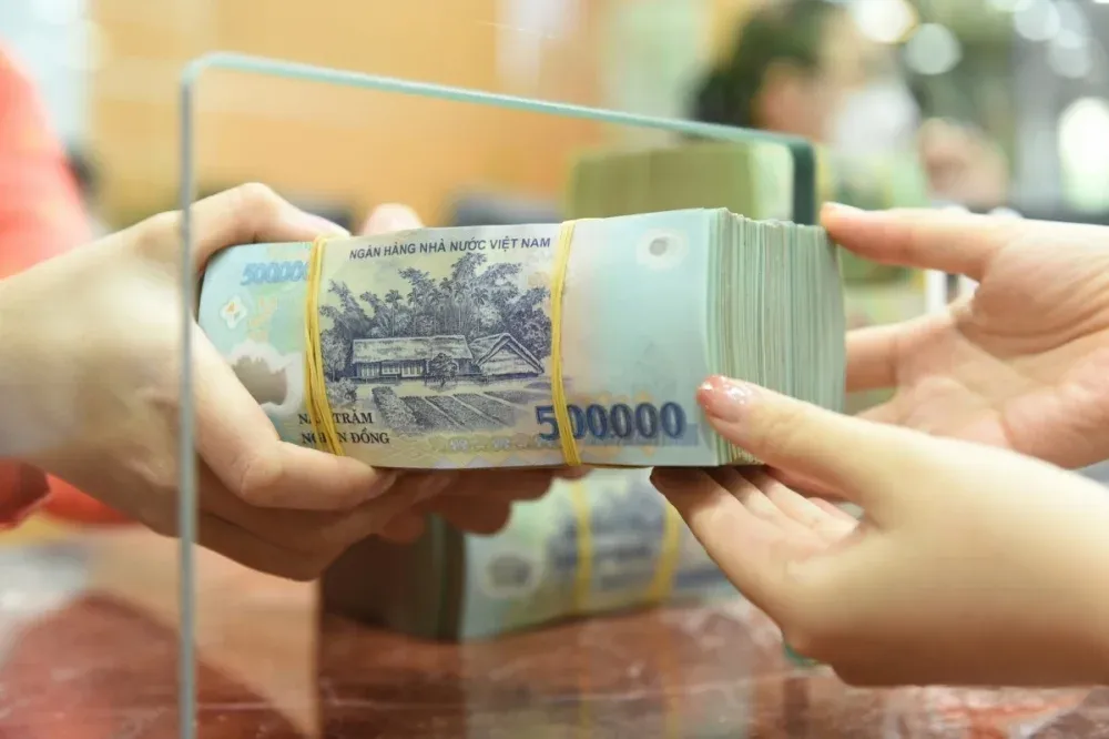 Cash transaction at a Vietnamese bank counter, illustrating deposit interest rates