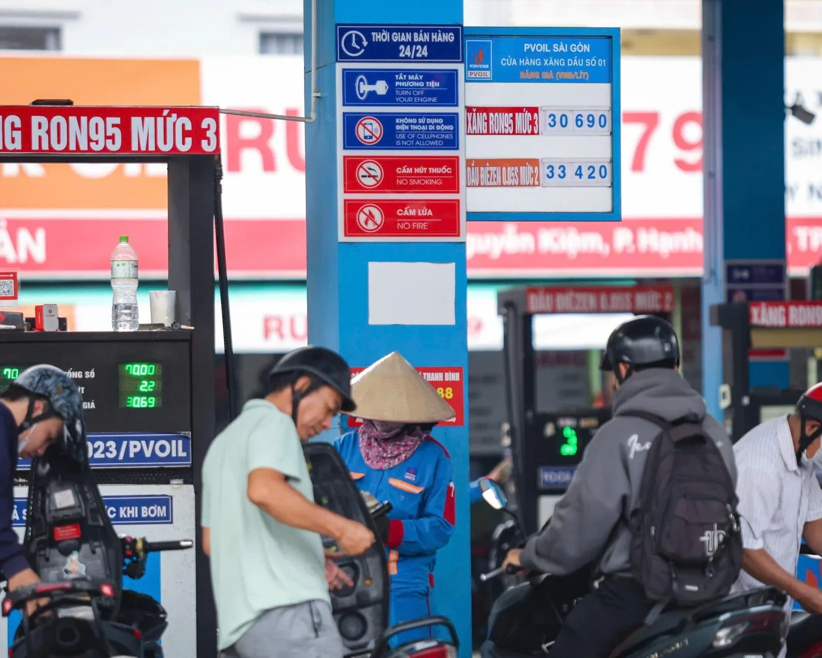 Vietnamese fuel station — fuel prices were the main force pushing March CPI to a five-year high