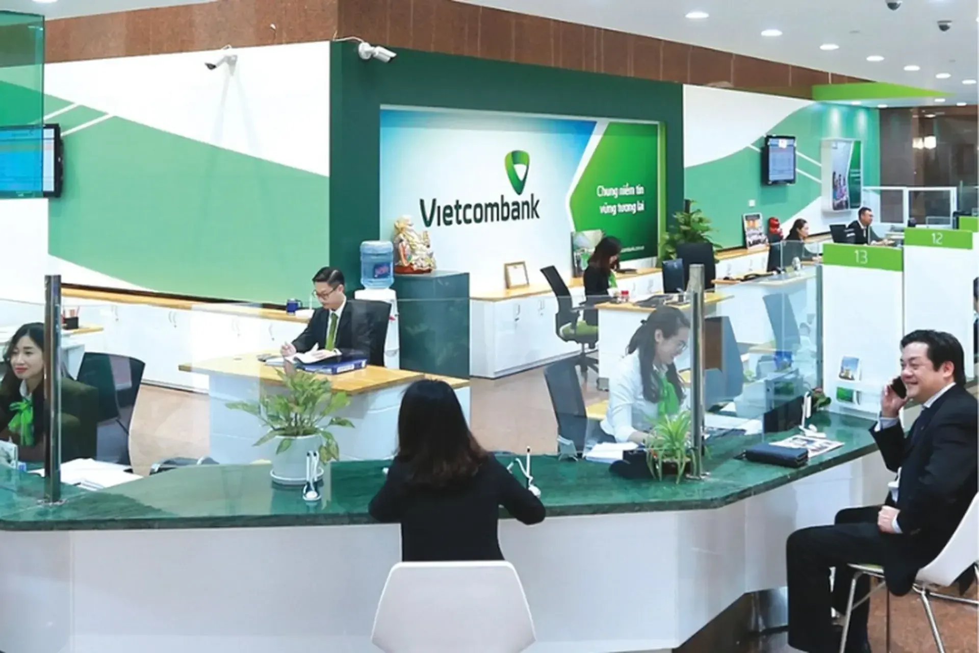Vietcombank branch: Big 4 deposit rates remain competitive