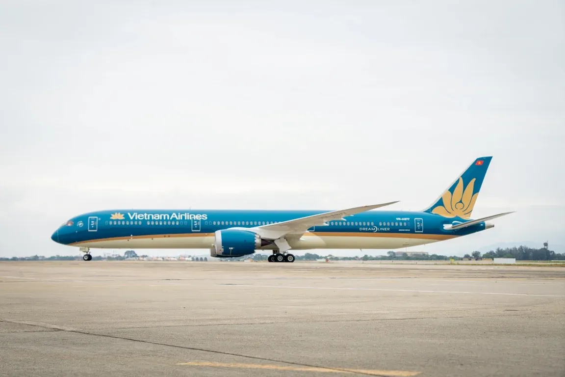 Vietnam Airlines aircraft at the airport